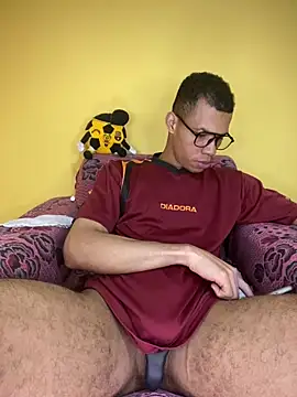 Snapshot of MoiseXxx_777 chatting on February 12, 9:52 am MoiseXxx 777 online show from February 12, 9:52 am