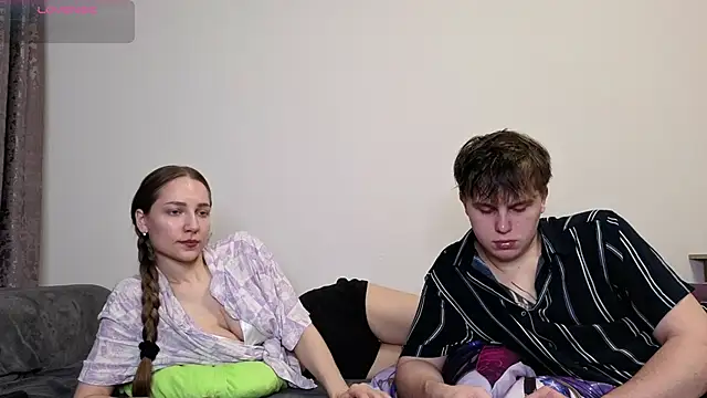 Emily and Ilumi online show from December 4, 5:45 pm