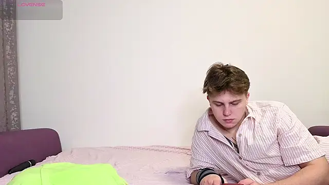 Emily and Ilumi online show from November 15, 11:36 am