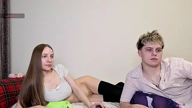 Emily and Ilumi online show from April 21, 7:20 pm