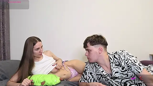 Emily and Ilumi online show from October 25, 5:24 pm