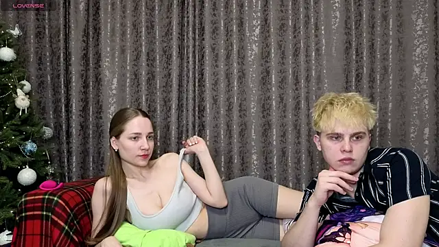 Emily and Ilumi online show from January 9, 5:09 pm