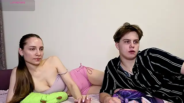 Emily and Ilumi online show from November 25, 7:03 pm