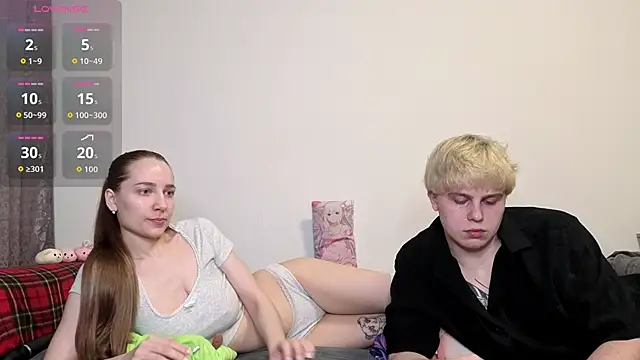 Emily and Ilumi online show from March 21, 8:13 pm