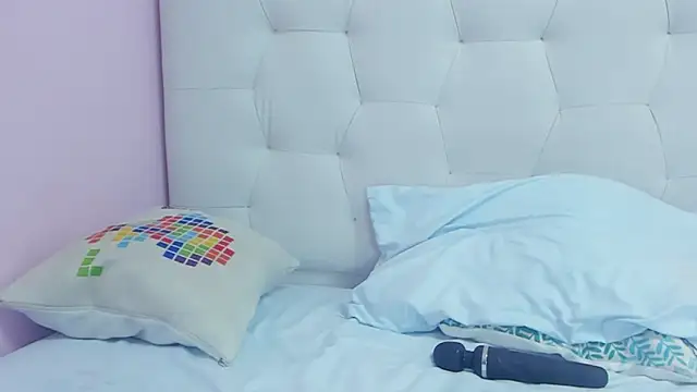 Snapshot of MILEY_JOAS2 chatting on March 1, 5:09 am MILEY JOAS2 online show from March 1, 5:09 am