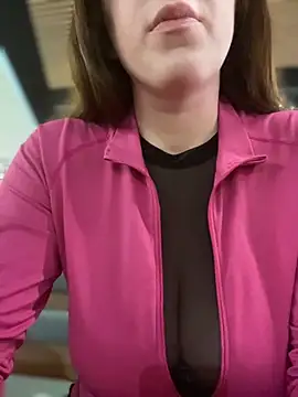 Snapshot of MommmyYummy chatting on February 27, 9:53 am MommmyYummy online show from February 27, 9:53 am