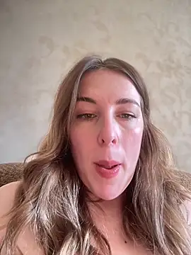 Snapshot of MommmyYummy chatting on March 12, 10:59 am MommmyYummy online show from March 12, 10:59 am