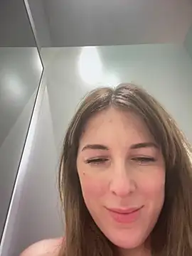 Snapshot of MommmyYummy chatting on December 27, 5:48 pm MommmyYummy online show from December 27, 5:48 pm