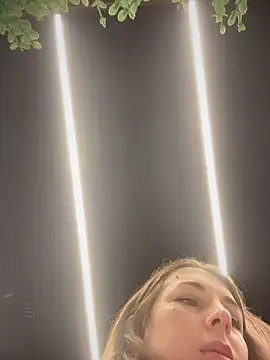 Snapshot of MommmyYummy chatting on February 13, 2:39 pm MommmyYummy online show from February 13, 2:39 pm