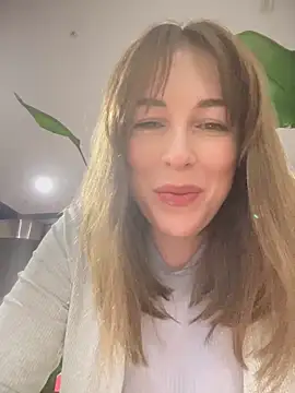 Snapshot of MommmyYummy chatting on December 28, 2:10 pm MommmyYummy online show from December 28, 2:10 pm