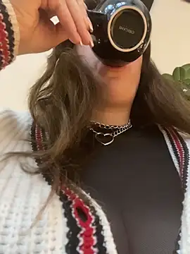 Snapshot of MommmyYummy chatting on February 15, 12:59 pm MommmyYummy online show from February 15, 12:59 pm