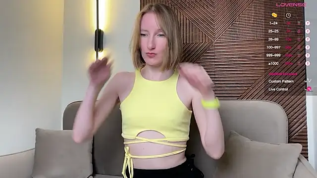 Snapshot of MonikaBos chatting on December 3, 9:36 pm MonikaBos online show from December 3, 9:36 pm