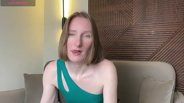 MonikaBos online show from April 29, 9:10 pm