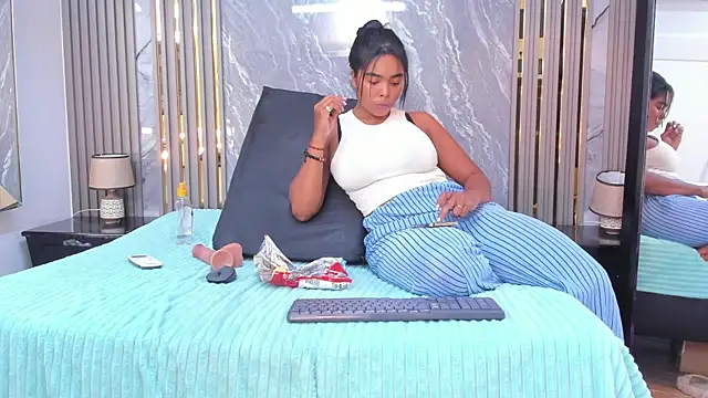 Snapshot of CiaraHarris chatting on February 8, 11:34 pm CiaraHarris online show from February 8, 11:34 pm