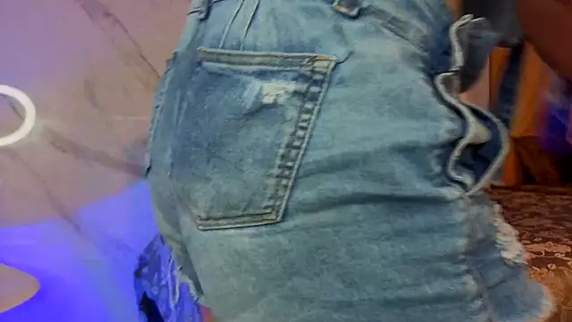 CandyQueenGold online show from April 7, 7:04 pm