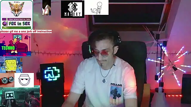 Snapshot of RevilO1180 chatting on January 15, 4:27 am RevilO1180 online show from January 15, 4:27 am