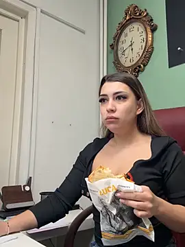 Snapshot of EveEvian chatting on November 14, 3:05 pm EveEvian online show from November 14, 3:05 pm