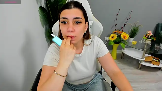 EveEvian online show from May 13, 5:31 pm