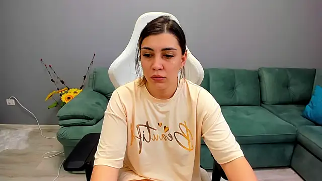 Snapshot of EveEvian chatting on June 18, 2:11 pm EveEvian online show from June 18, 2:11 pm