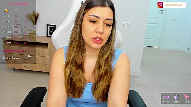 Snapshot of EveEvian chatting on June 24, 4:05 pm EveEvian online show from June 24, 4:05 pm