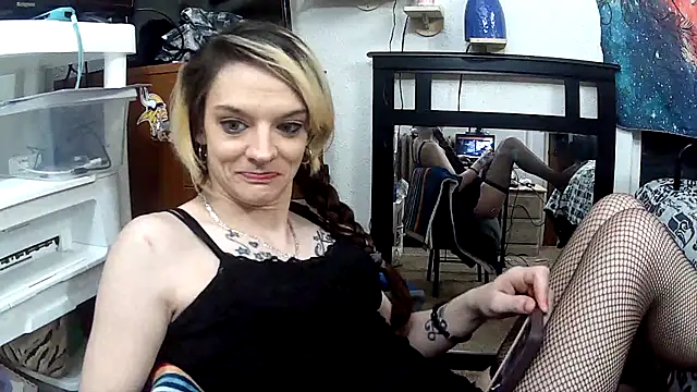 dangereyez0010 online show from April 9, 2:35 am