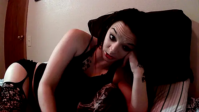 Snapshot of dangereyez0010 chatting on February 21, 4:51 am dangereyez0010 online show from February 21, 4:51 am