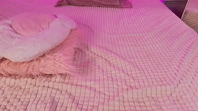 laney vil online show from December 14, 10:28 pm