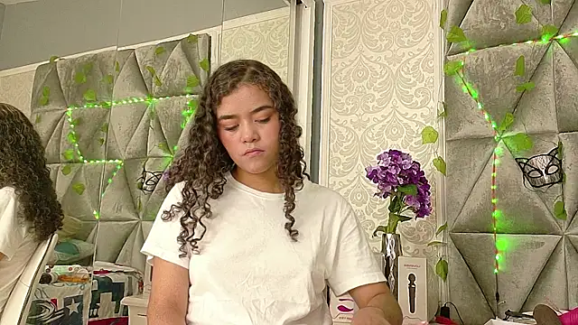 Snapshot of Angela_lovee chatting on September 12, 12:49 pm Angela lovee online show from September 12, 12:49 pm