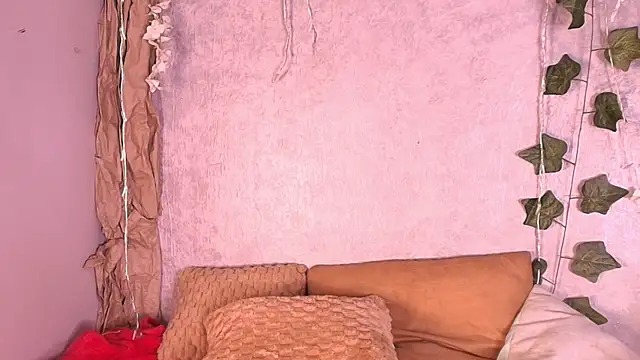 Cloe Leee online show from December 21, 5:42 am