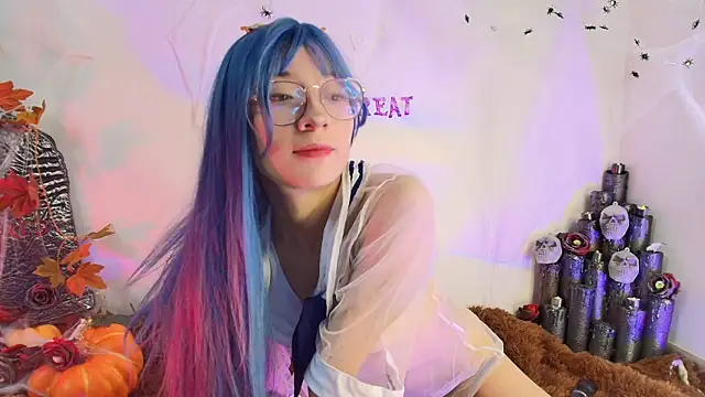 Cloe Leee online show from October 19, 5:21 am
