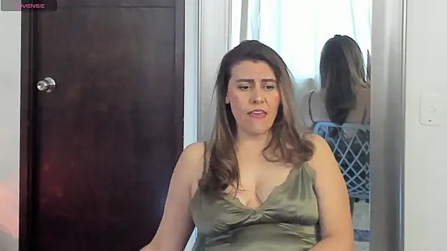 V monse online show from May 7, 3:04 pm