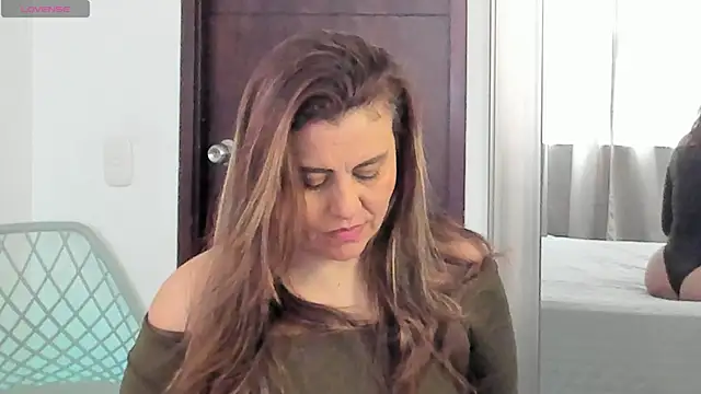 Snapshot of V_monse chatting on June 3, 1:23 pm V monse online show from June 3, 1:23 pm