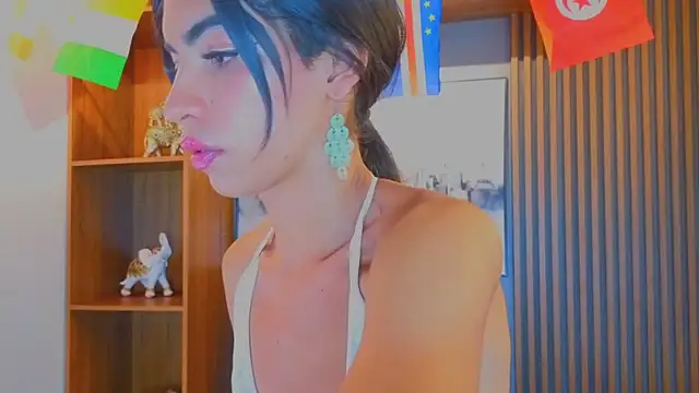 Snapshot of Alahia_Rodriguez chatting on July 16, 7:33 pm Alahia Rodriguez online show from July 16, 7:33 pm