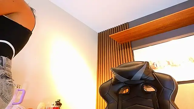 Snapshot of Alahia_Rodriguez chatting on June 3, 7:51 pm Alahia Rodriguez online show from June 3, 7:51 pm
