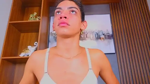 Snapshot of Alahia_Rodriguez chatting on July 1, 8:09 pm Alahia Rodriguez online show from July 1, 8:09 pm
