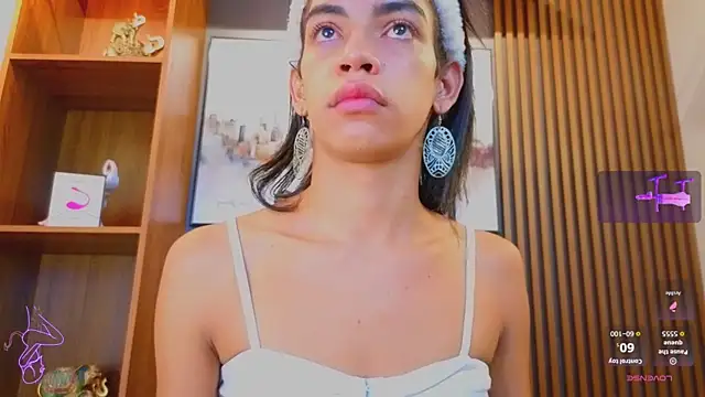 Snapshot of Alahia_Rodriguez chatting on July 13, 12:48 pm Alahia Rodriguez online show from July 13, 12:48 pm