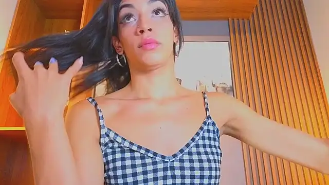 Snapshot of Alahia_Rodriguez chatting on June 18, 7:41 pm Alahia Rodriguez online show from June 18, 7:41 pm