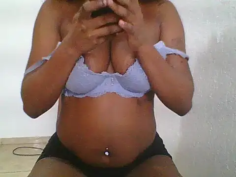Snapshot of Estrela55 chatting on March 18, 2:41 pm Estrela55 online show from March 18, 2:41 pm