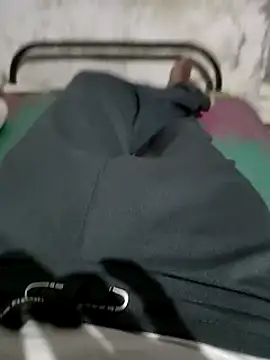 Snapshot of samlord261 chatting on February 10, 3:32 pm samlord261 online show from February 10, 3:32 pm