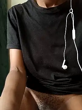 Snapshot of chalie_roy chatting on December 21, 11:22 am chalie roy online show from December 21, 11:22 am