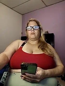 EllisW8 online show from April 18, 7:58 pm