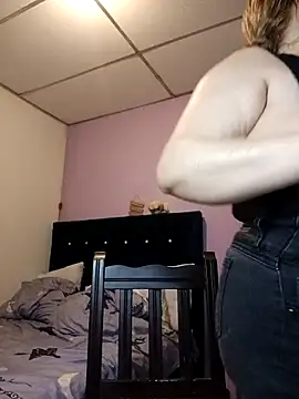 EllisW8 online show from April 10, 10:55 am