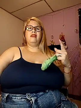 EllisW8 online show from December 14, 11:43 pm