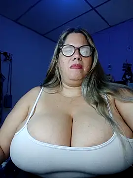 EllisW8 online show from November 19, 12:43 am