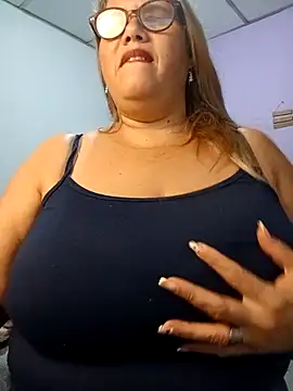 EllisW8 online show from November 4, 10:46 pm