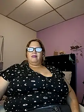 EllisW8 online show from February 12, 11:04 pm