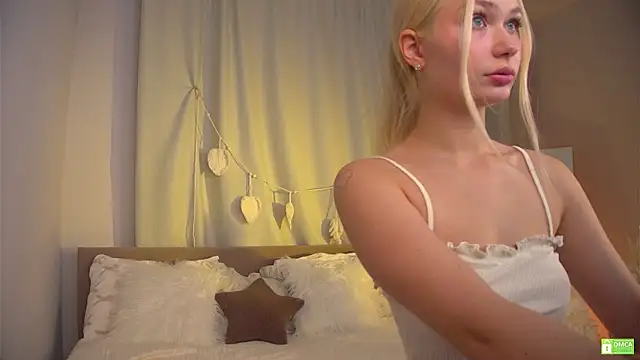 Snapshot of white_godness chatting on December 15, 2:37 pm white godness online show from December 15, 2:37 pm