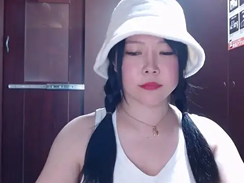 Snapshot of NATINATU252525 chatting on November 28, 1:55 pm NATINATU252525 online show from November 28, 1:55 pm