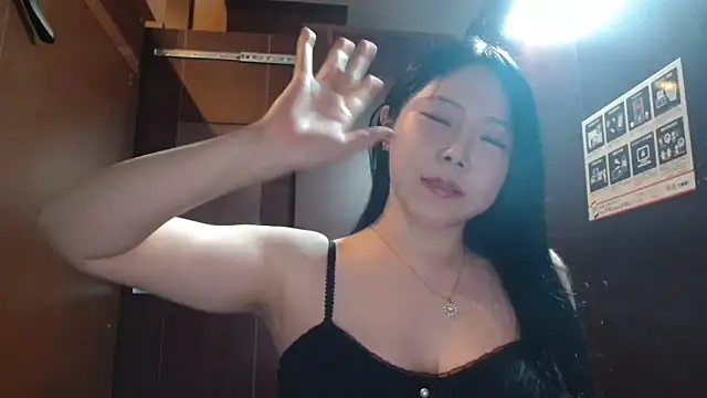 NATINATU252525 online show from March 15, 12:34 pm