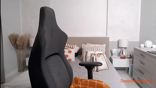 Smileyouarehere online show from September 30, 1:55 am